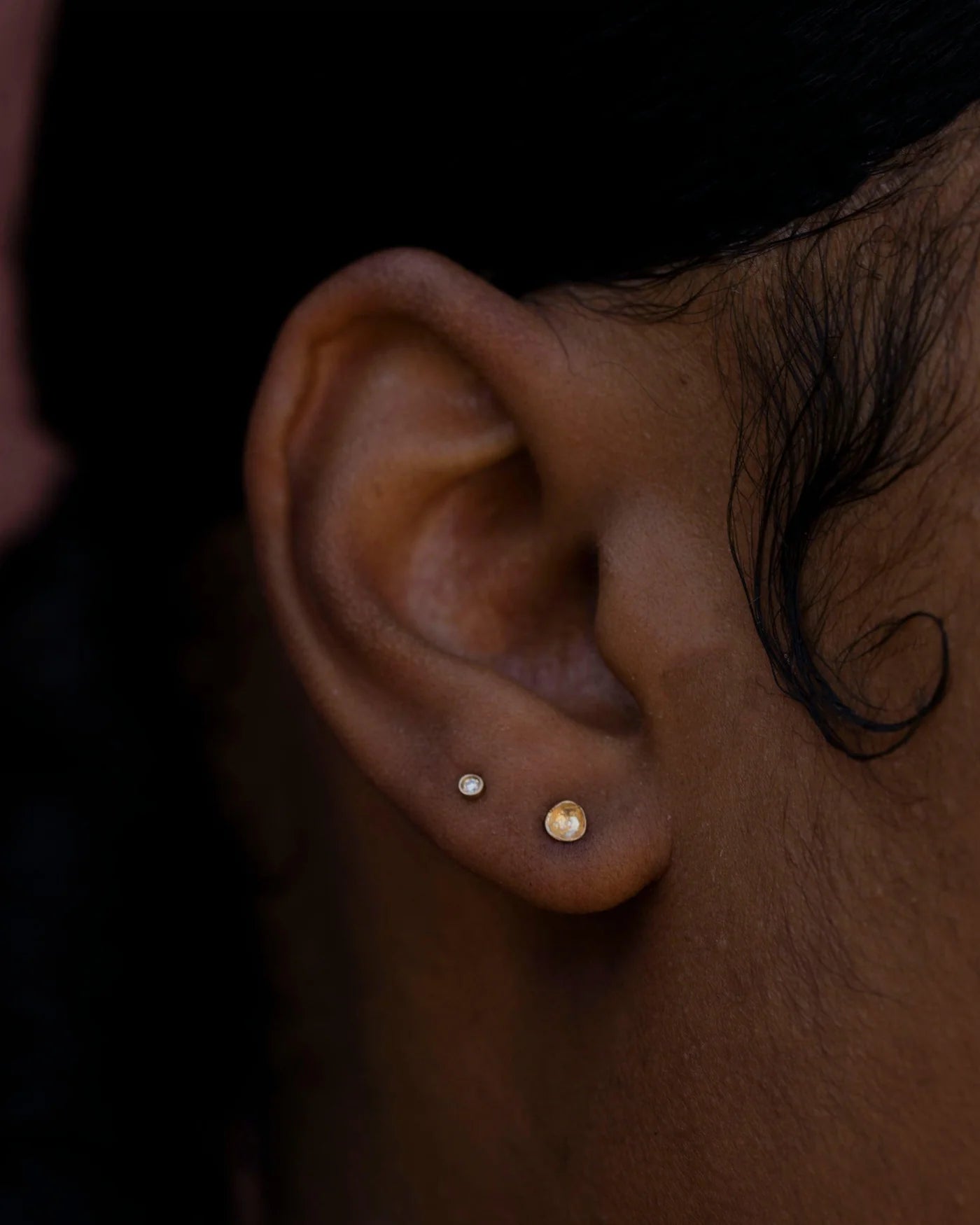 wwake / bowl wisp stud earring - single