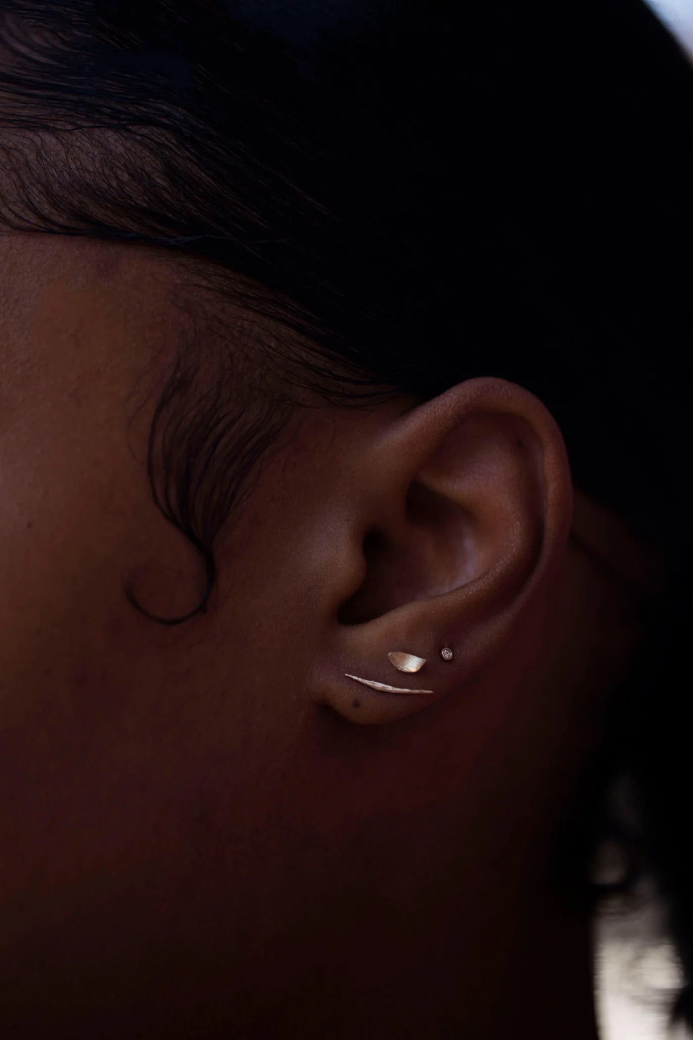 wwake / smudge wisp stud earring - single