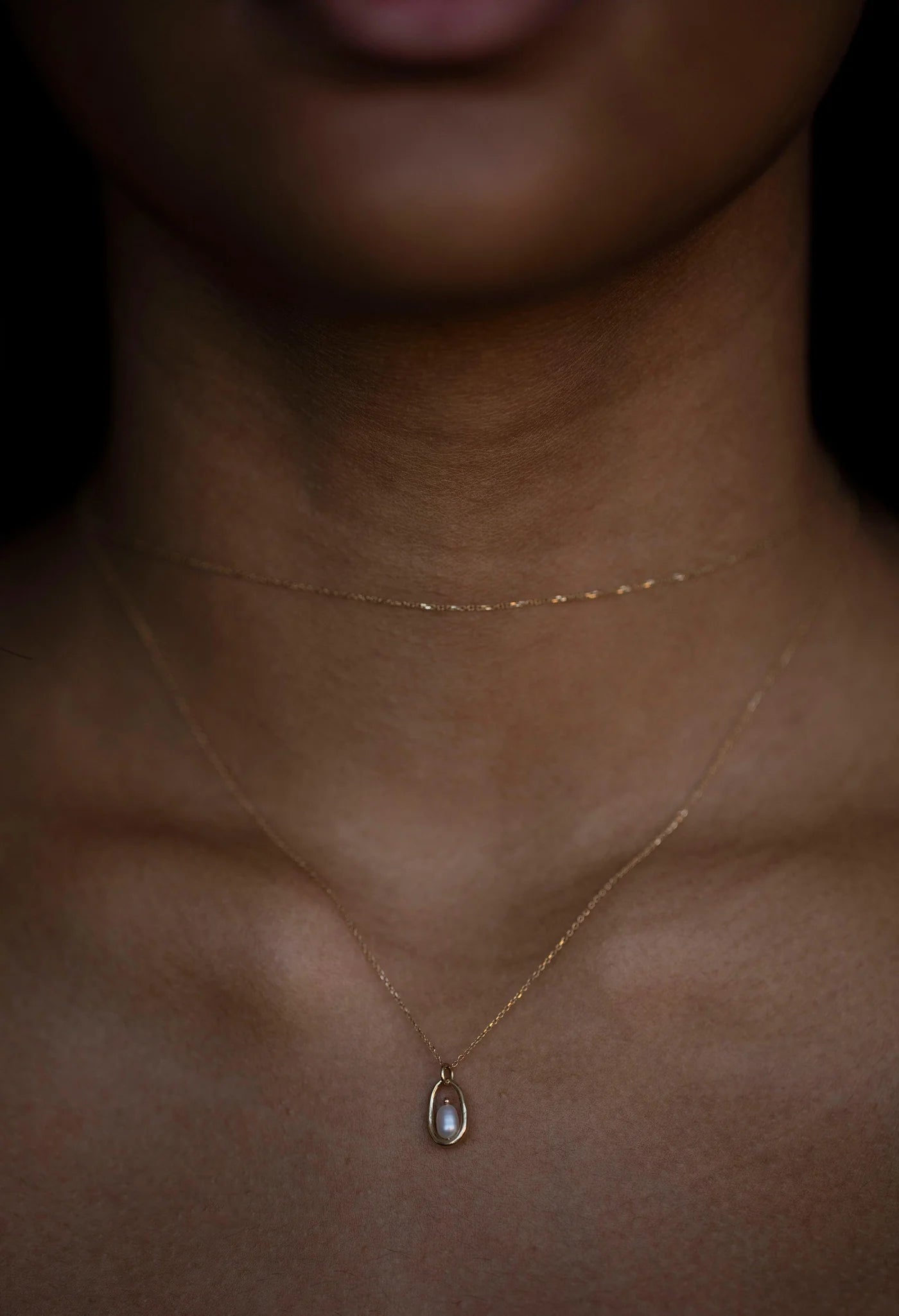 wwake / pearl droplet hoop necklace