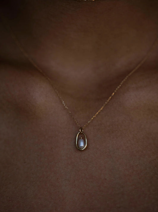 wwake / pearl droplet hoop necklace