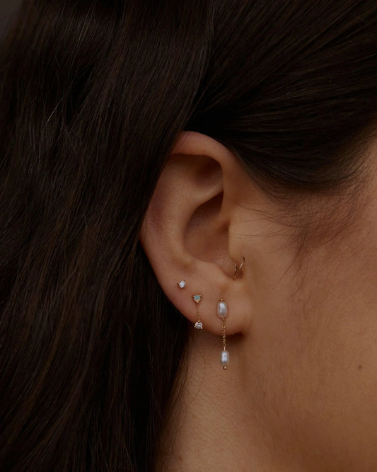 wwake / short pearl shower earring - single