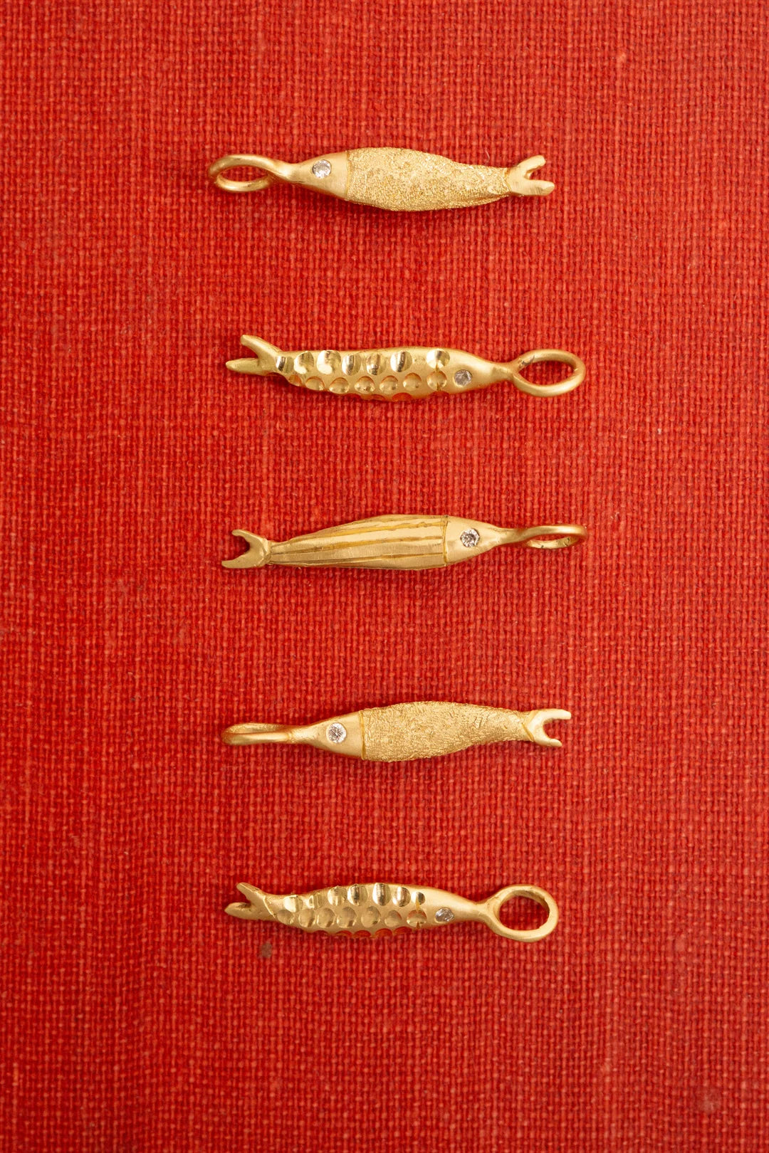 engraved pesca pendant charm - stripe