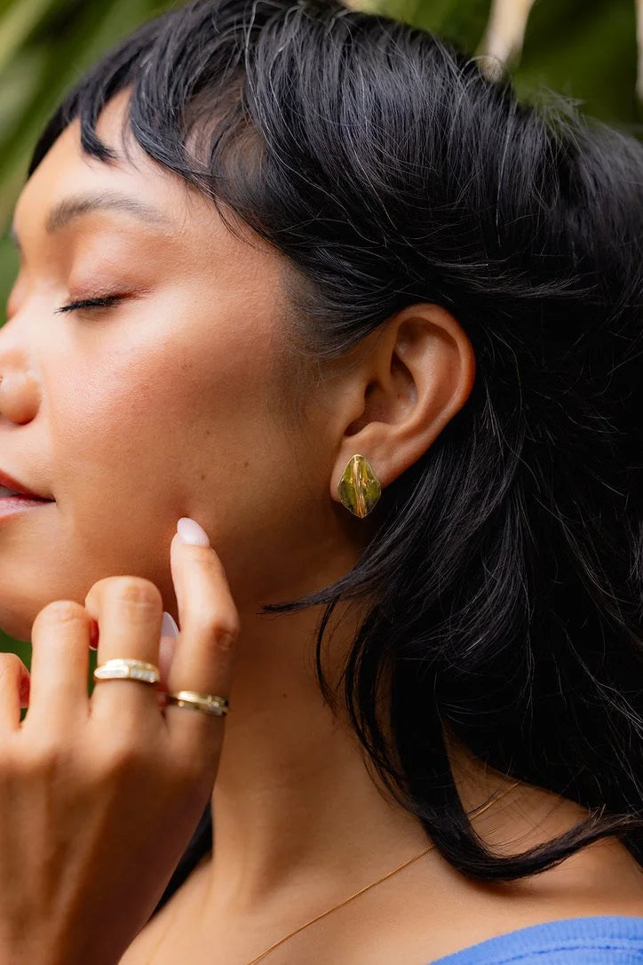 ridge fan stud earrings