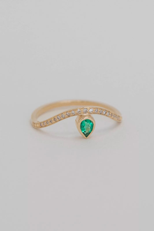 emerald & diamond wave ring