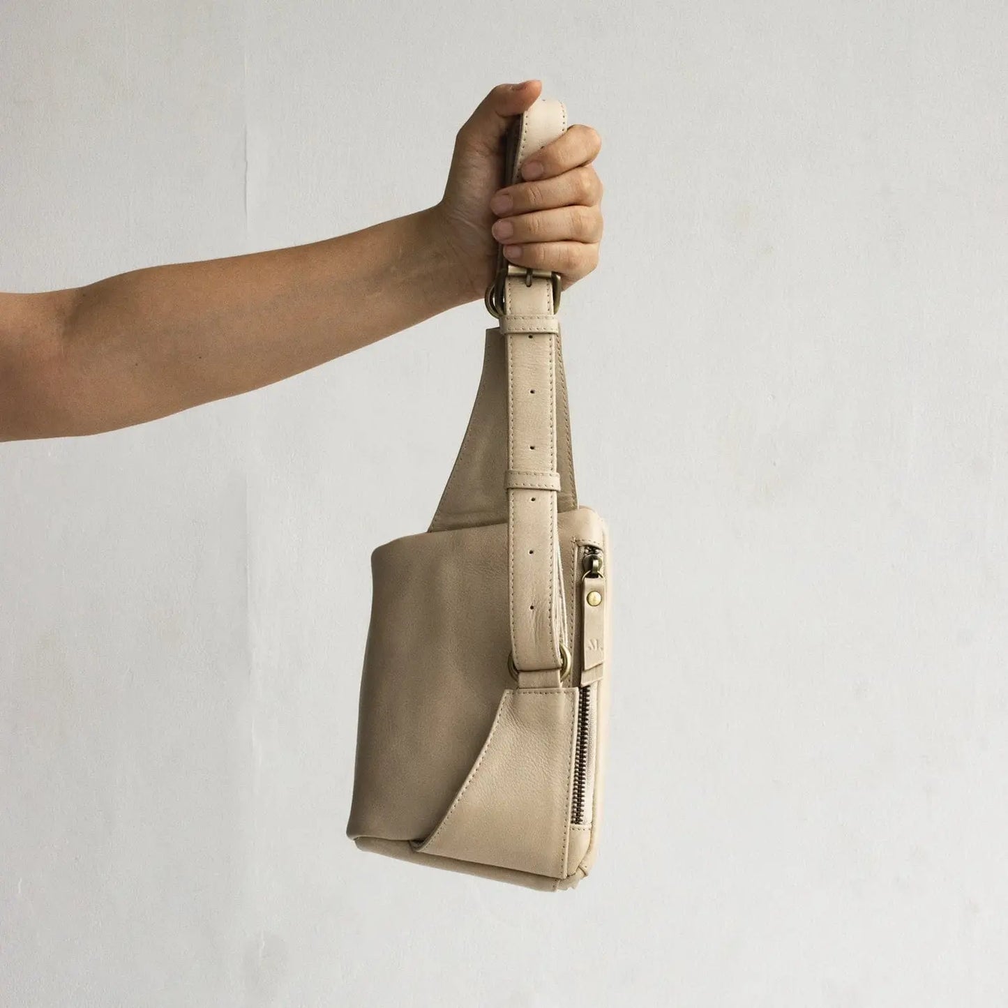 remy fanny pack - bone