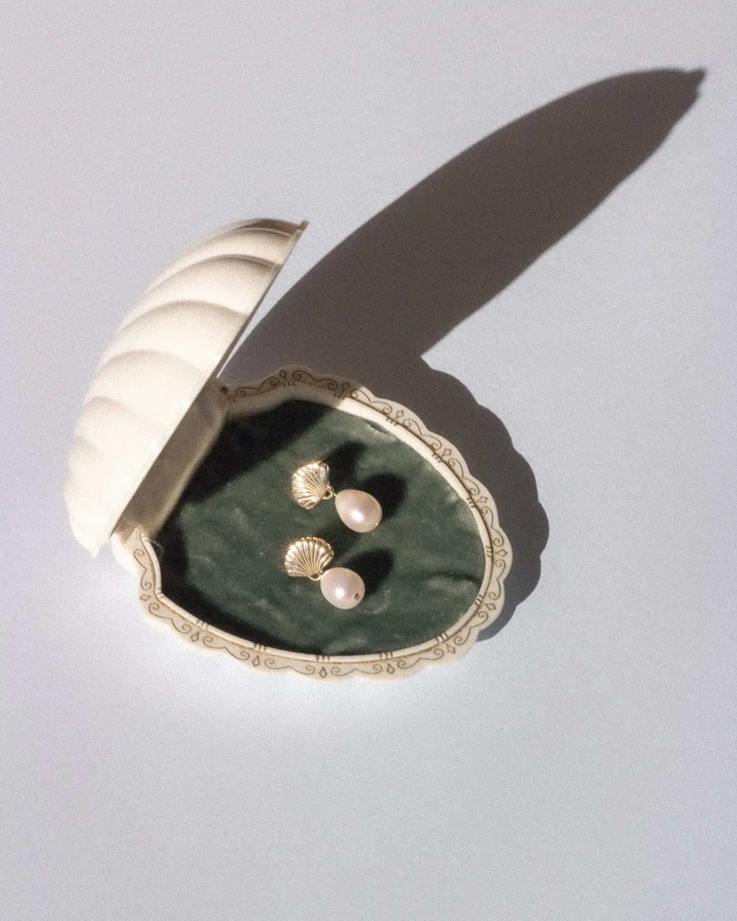 petite coquille earrings