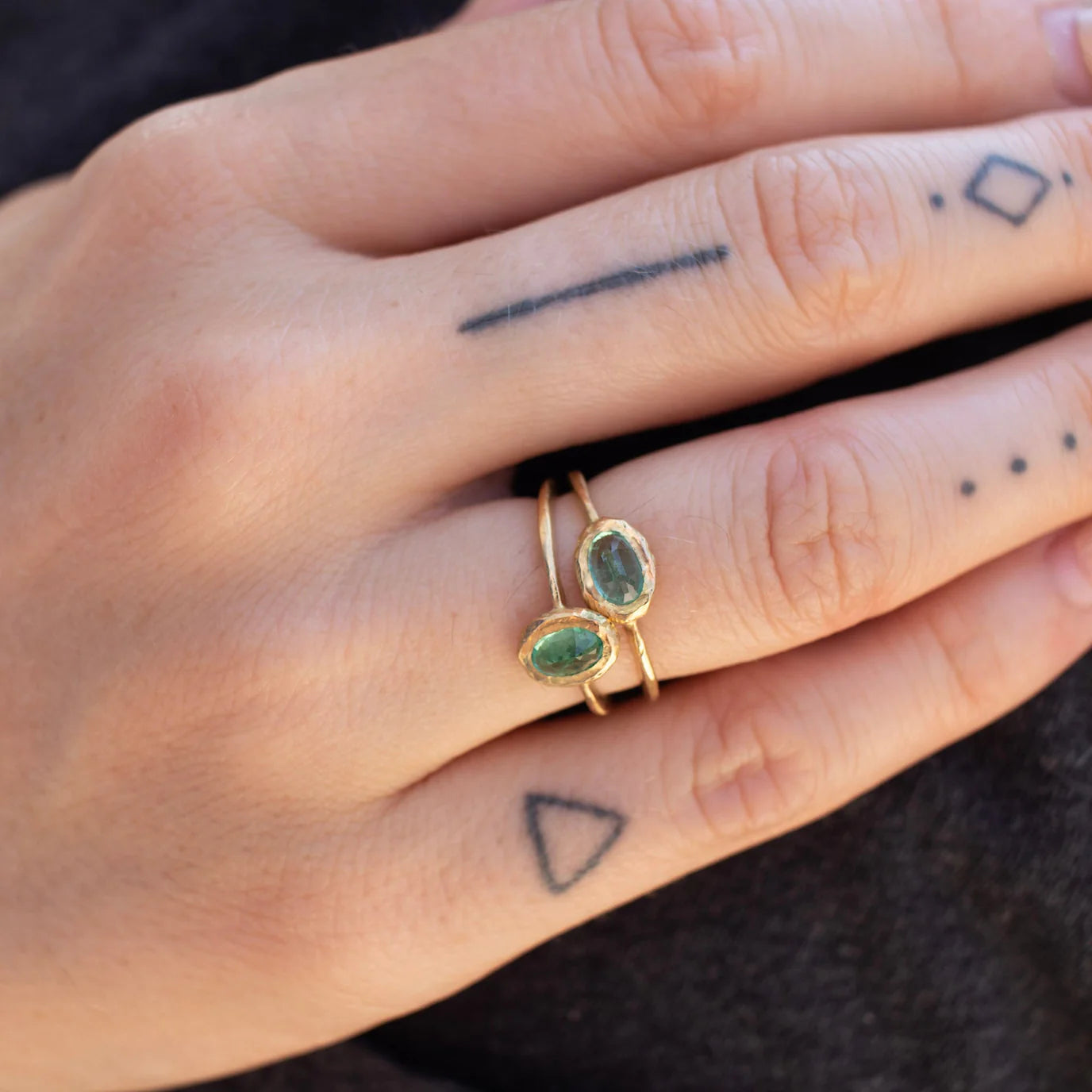oval horizontal stone ring - emerald