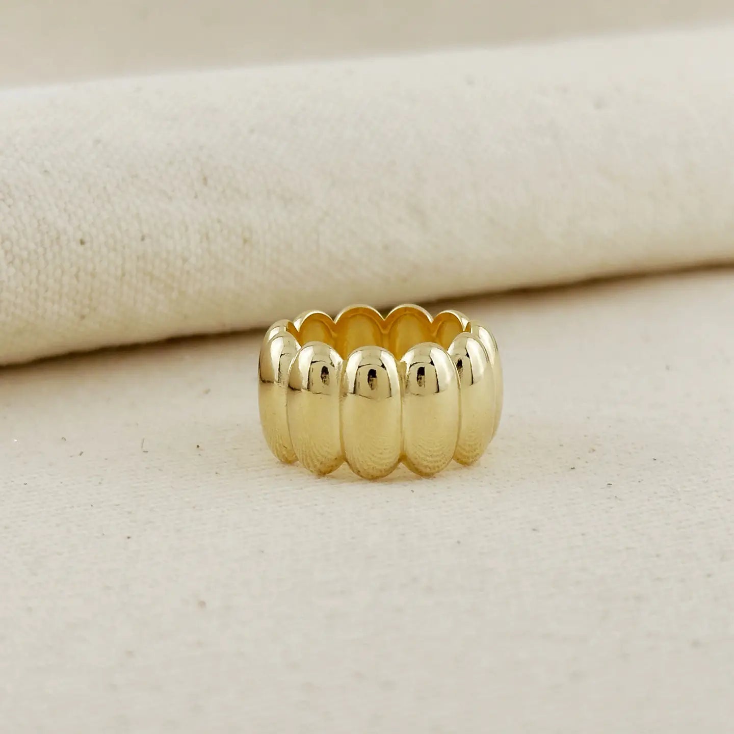 large scalloped band ring