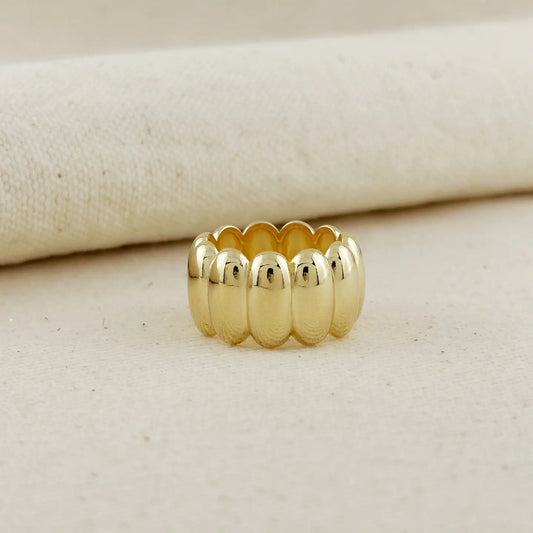large scalloped band ring