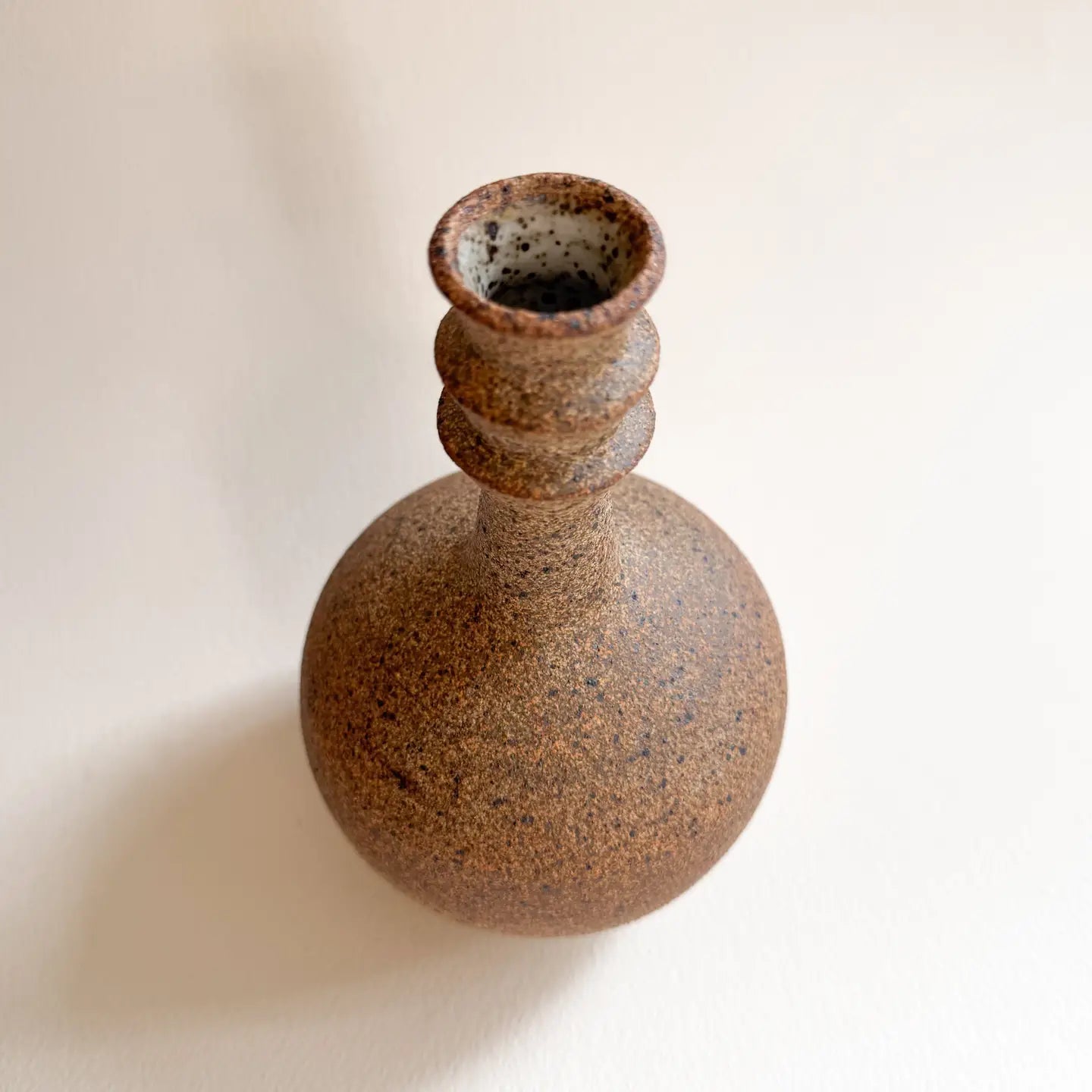 SOMBRA / sandstone bottleneck vase 027