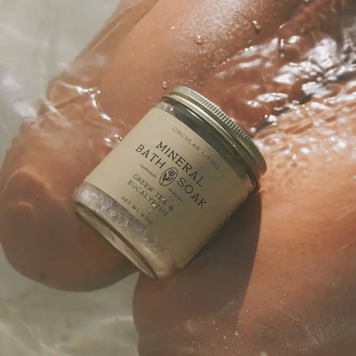 circular living / mineral bath soak - green tea & eucalyptus