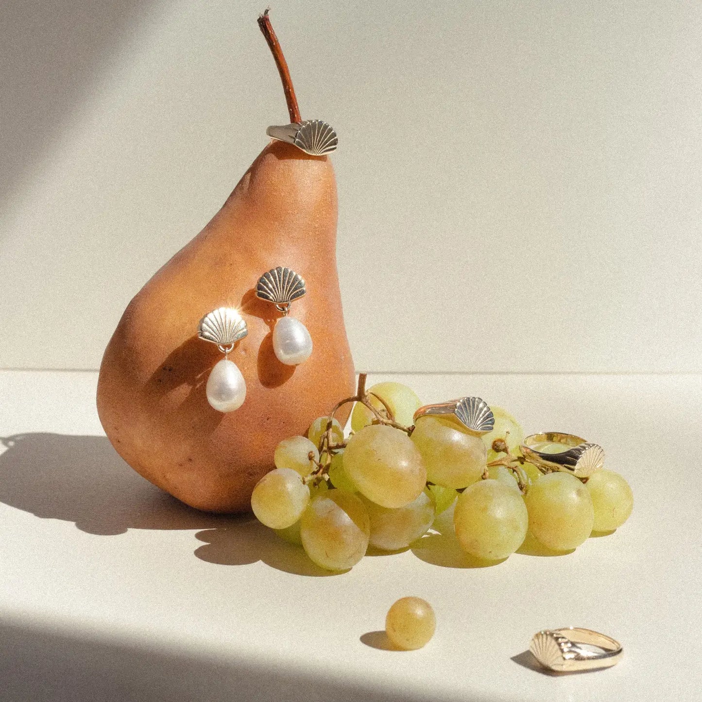 petite coquille earrings