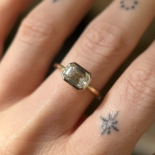 elara ring - emerald - grown diamond