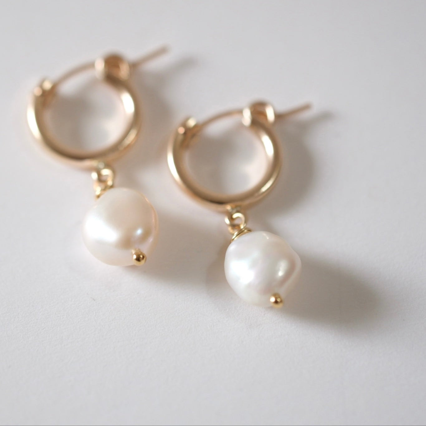 shannon len / white keshi pearl tube hoop earrings