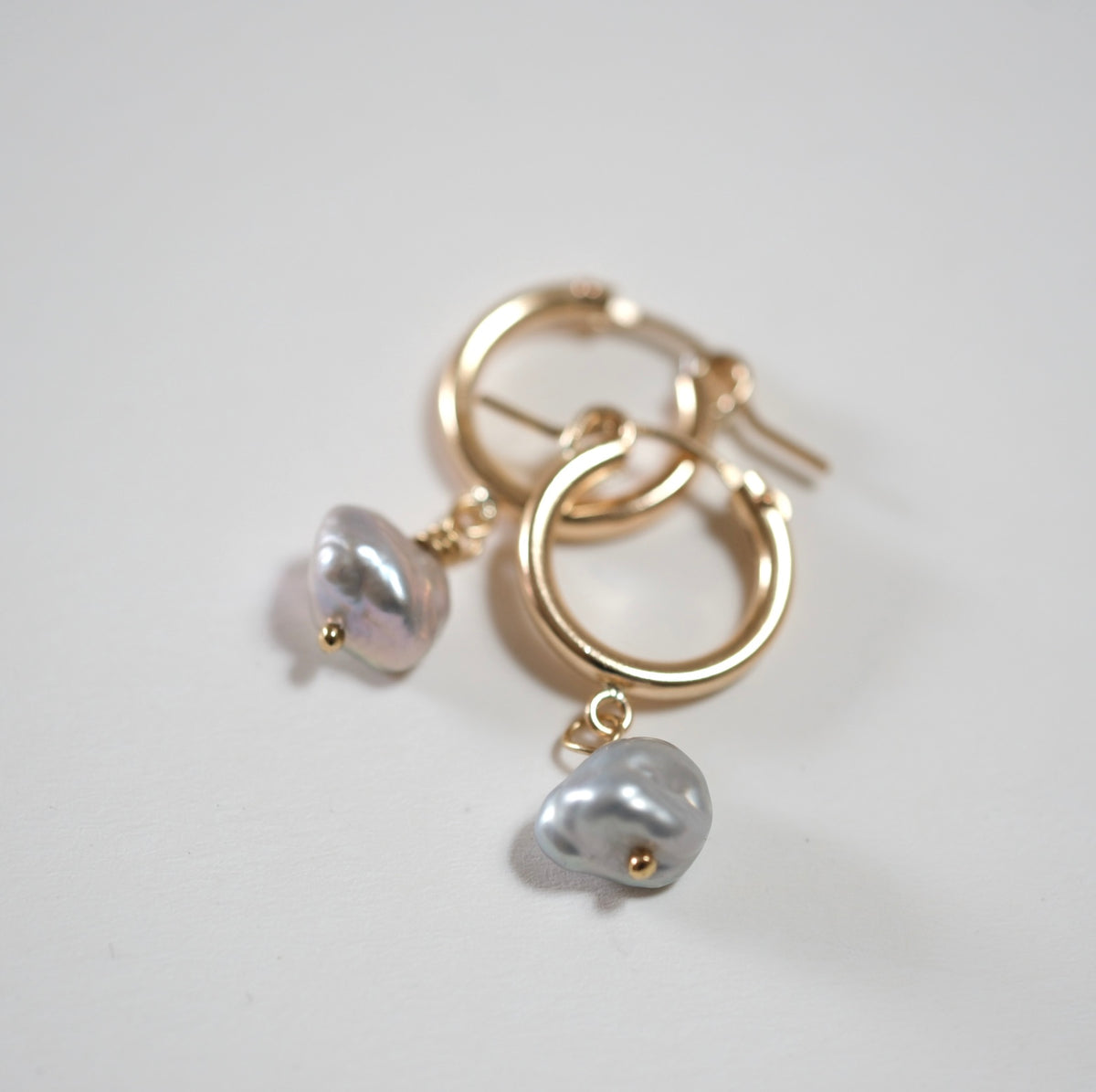 shannon len / grey keshi pearl tube hoop earrings