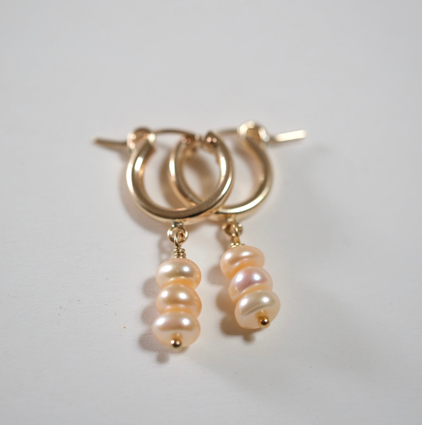 shannon len / triple blush pearl tiny tube hoops