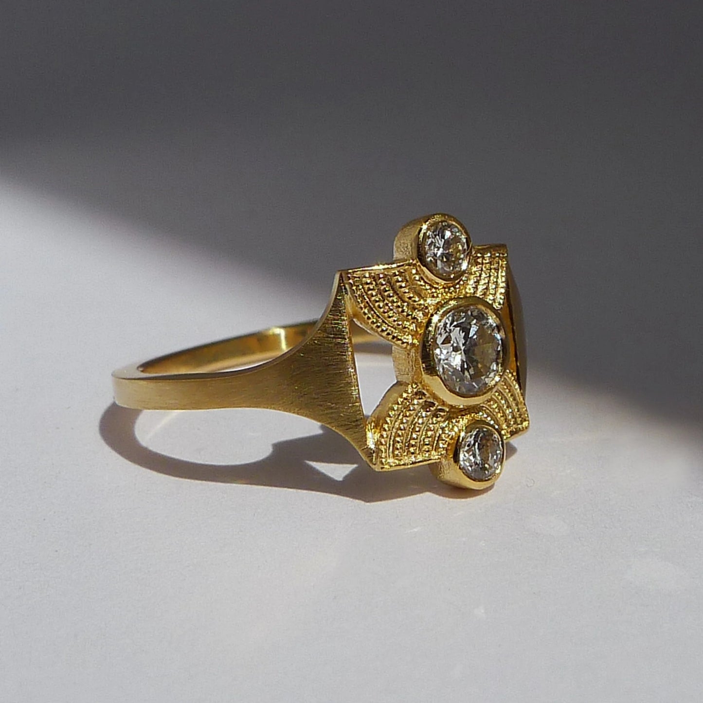 hora vitrum ring - natural diamond