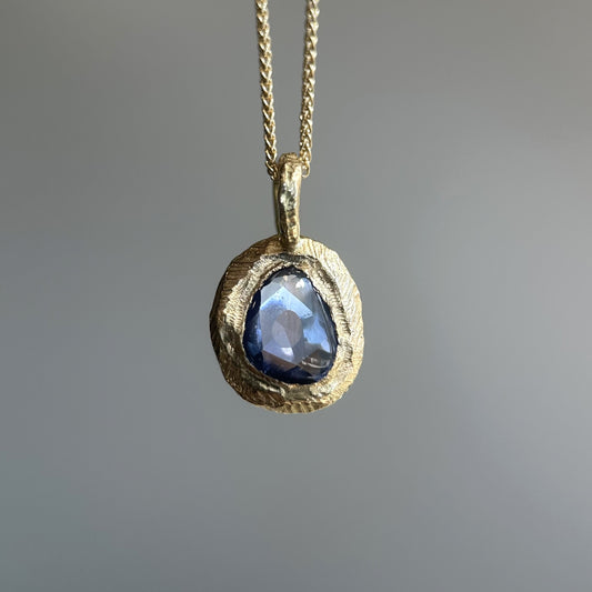 freeform charm pendant - light blue sapphire