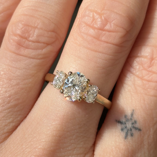 alma oval triple-stone ring - grown diamond