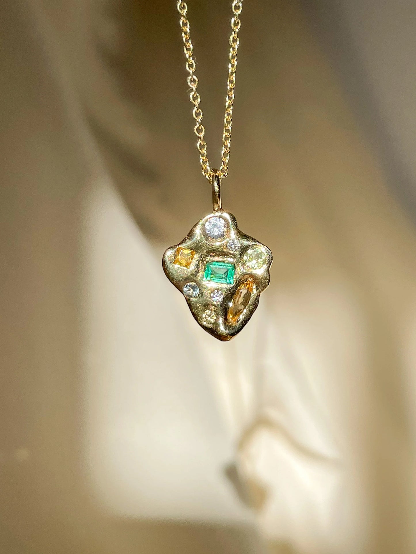 vert vitrail pendant necklace