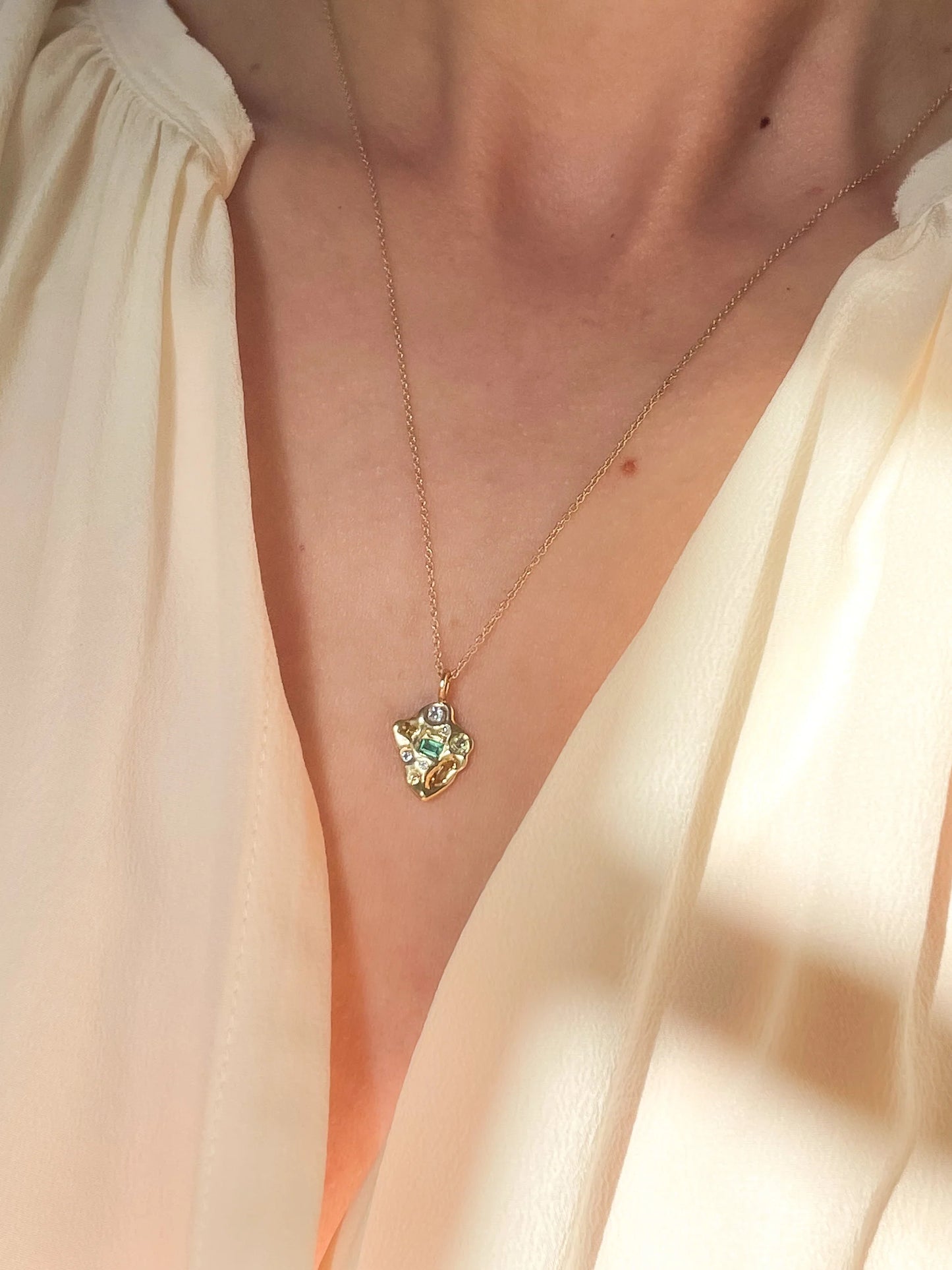 vert vitrail pendant necklace