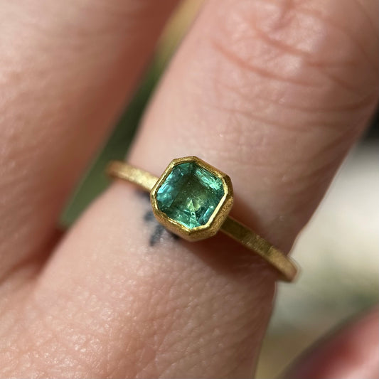 faceted square emerald ring