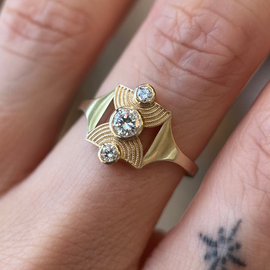 hora vitrum ring - natural diamond