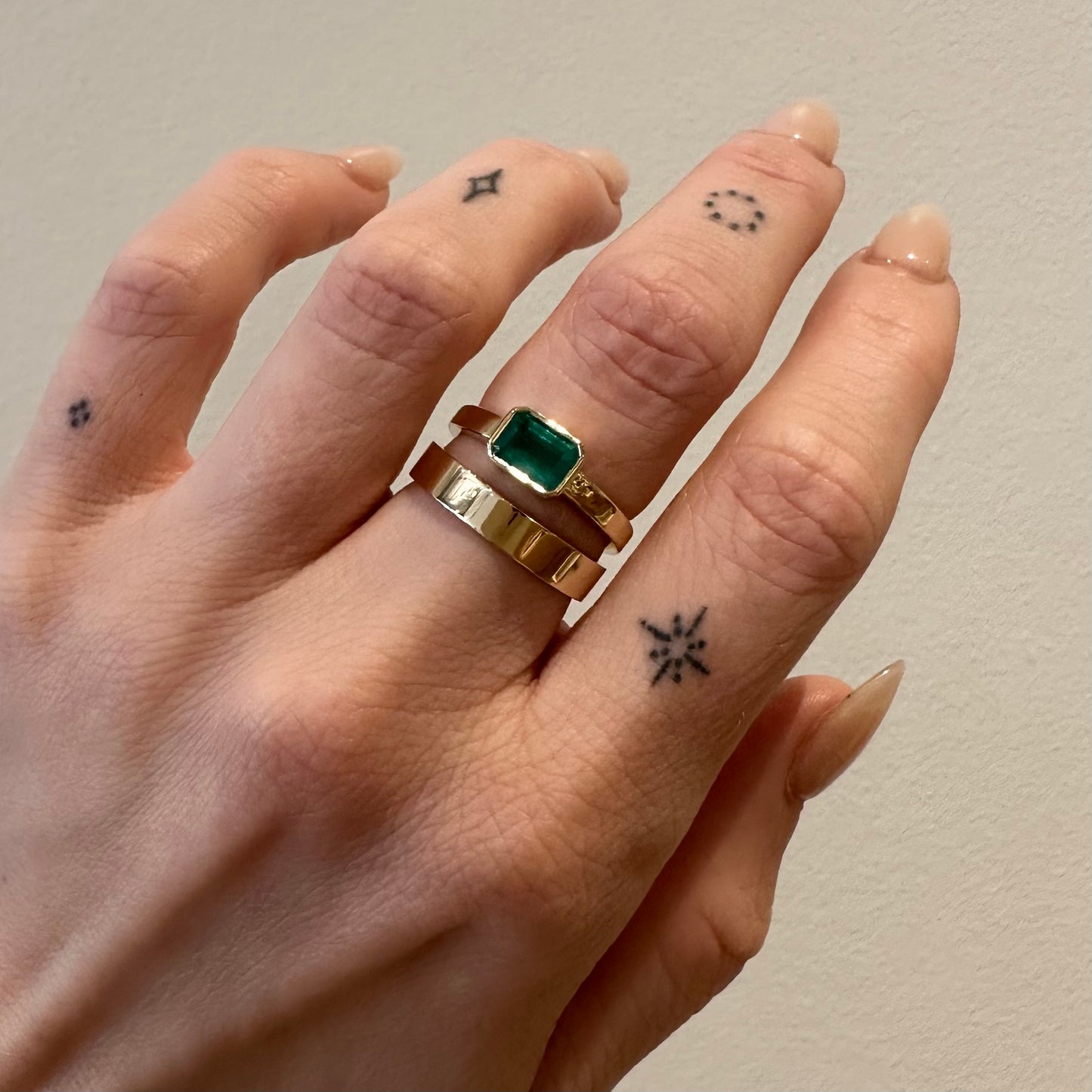 thea ring - natural emerald