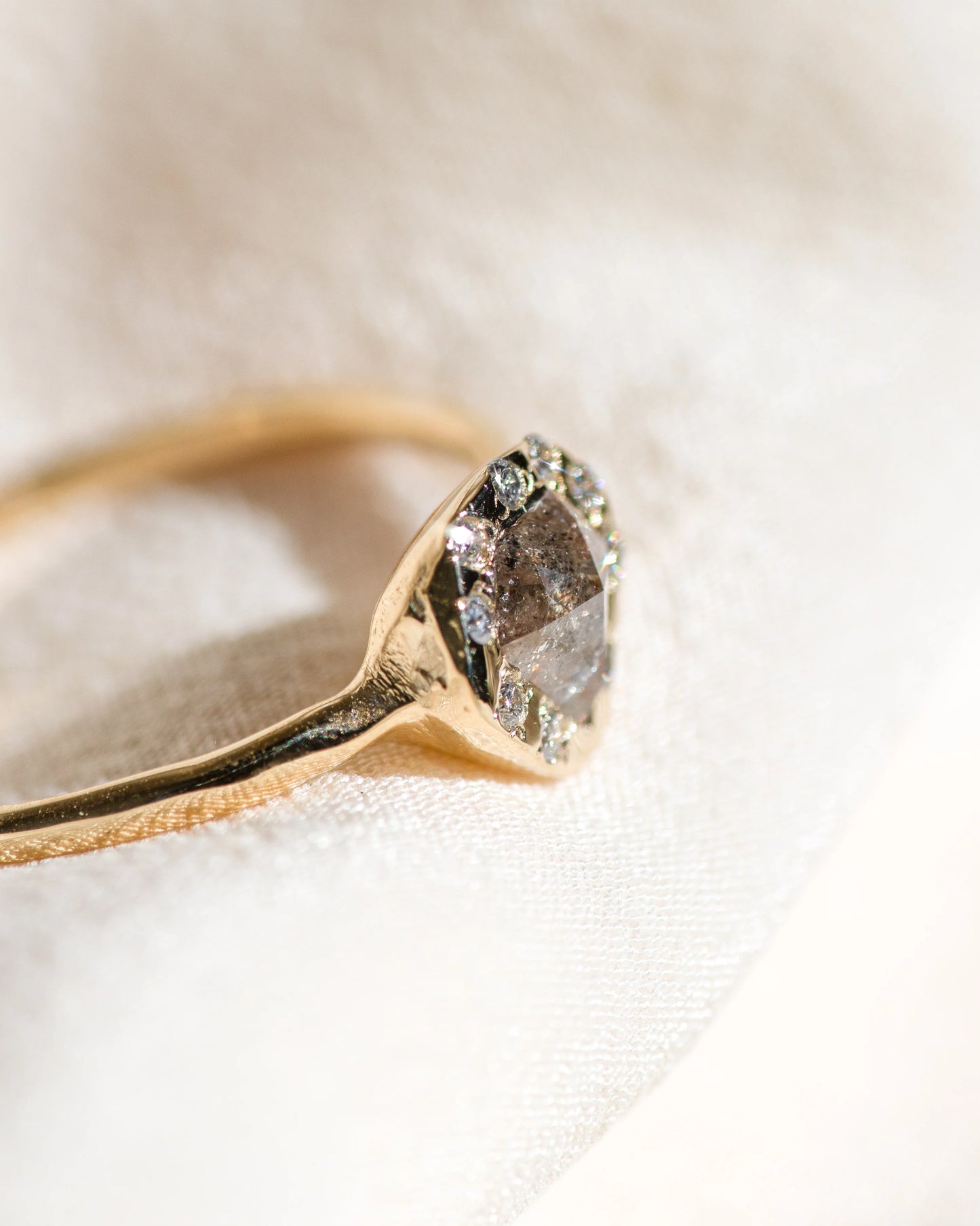 petit poivre ring - natural diamond