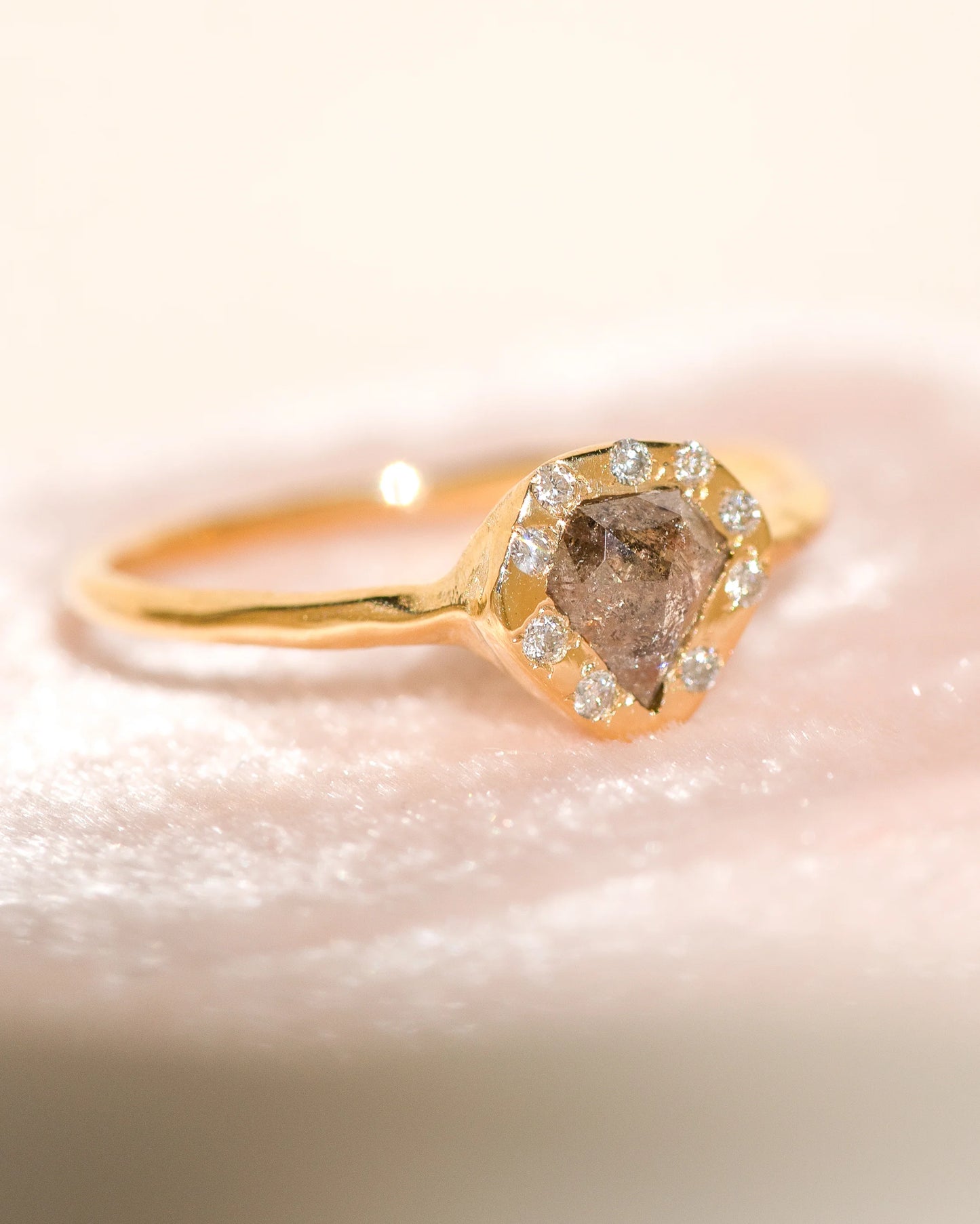 petit poivre ring - natural diamond