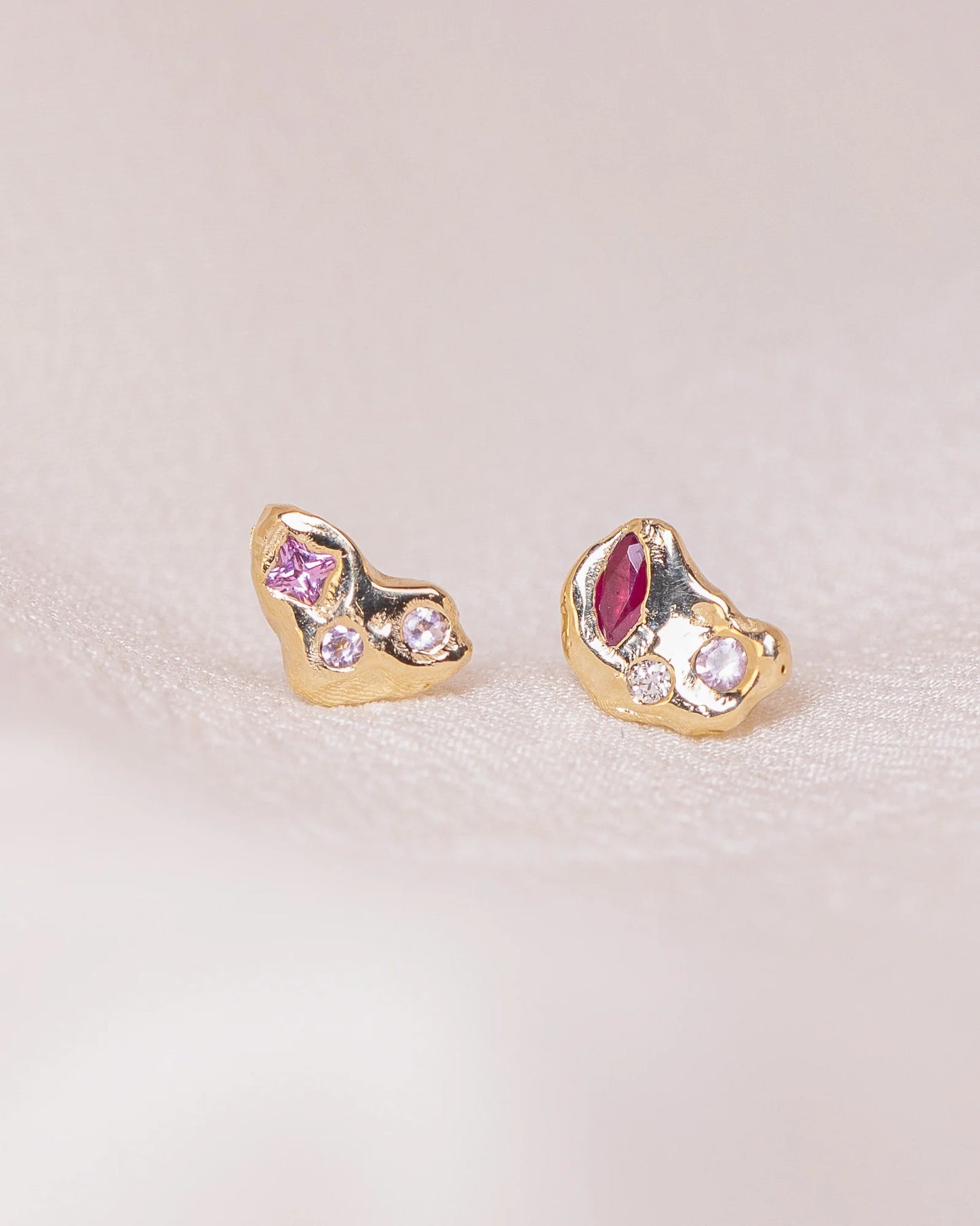 rouge vitrail stud earrings