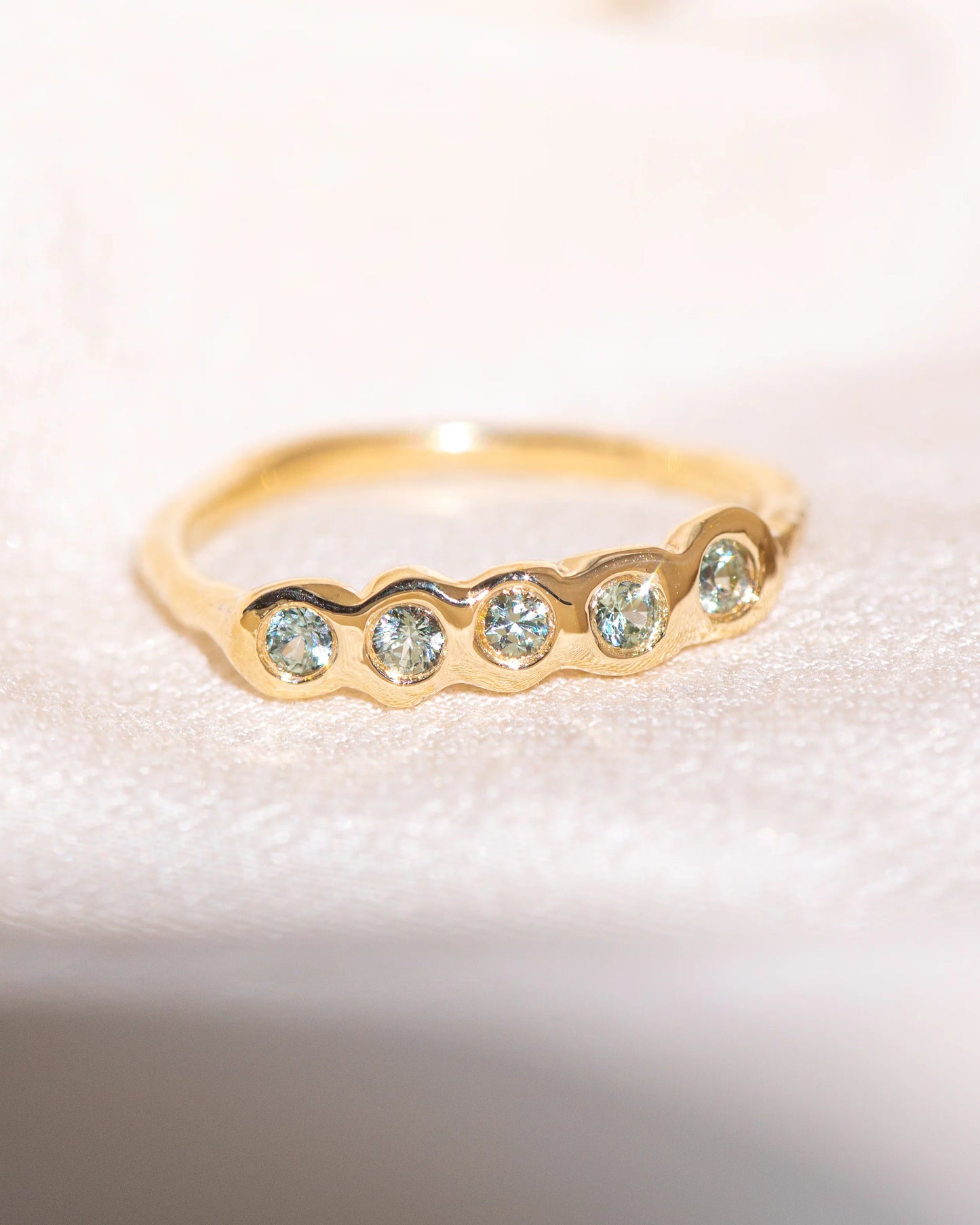 baby cathédrale ring band - green sapphire