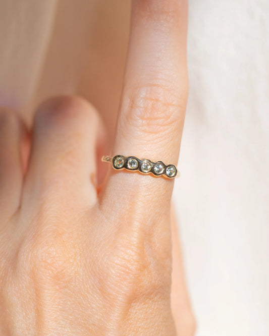 baby cathédrale ring band - green sapphire