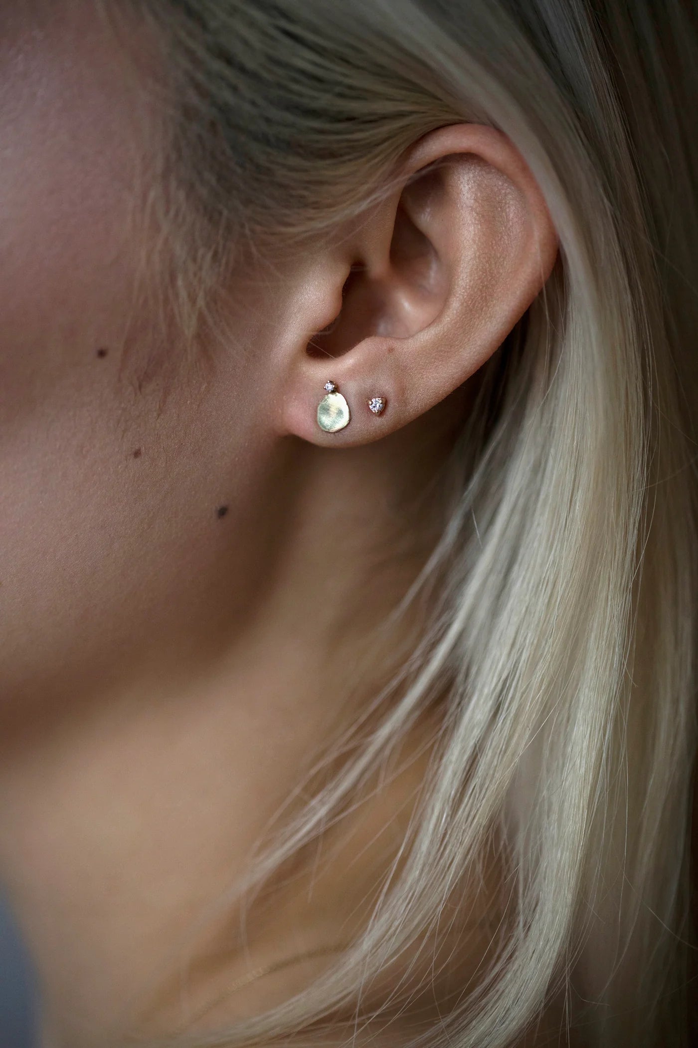 wwake / medium disc stud earring - diamond - single