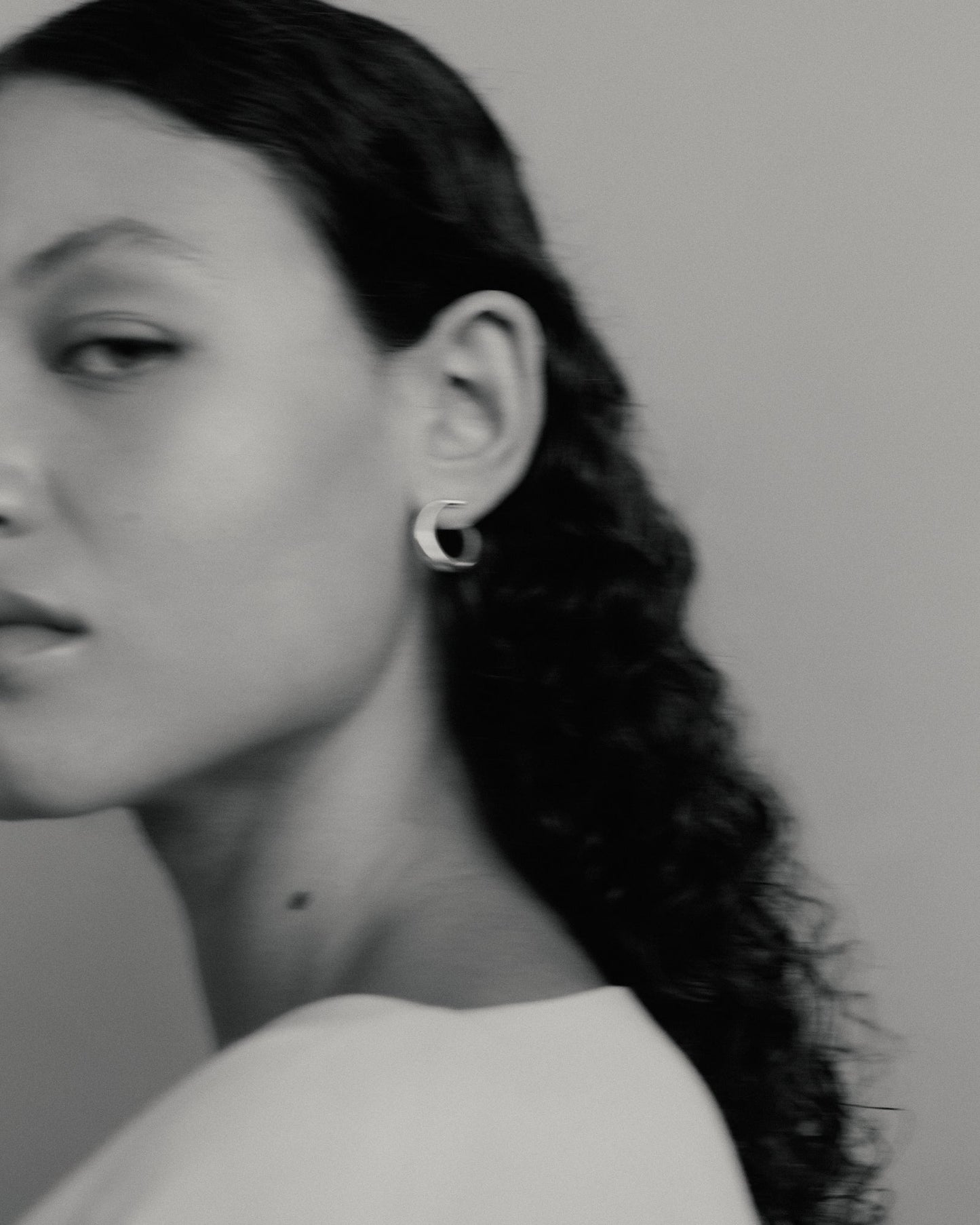 contour earrings