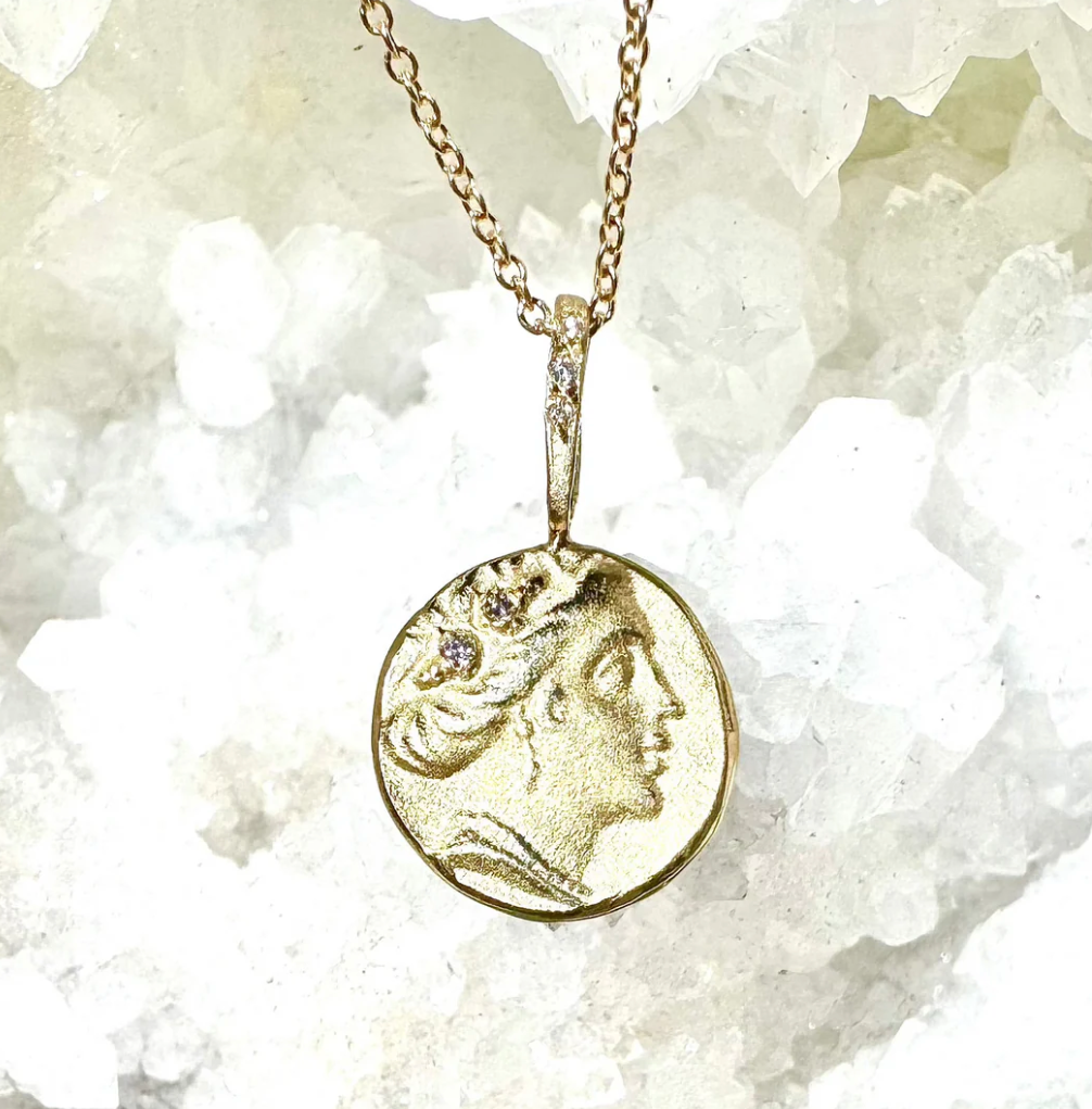 'beautiful woman' artifact necklace