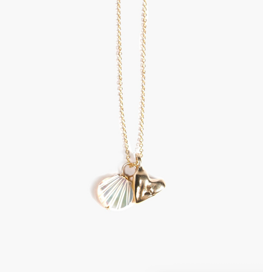 coeur shell charm necklace