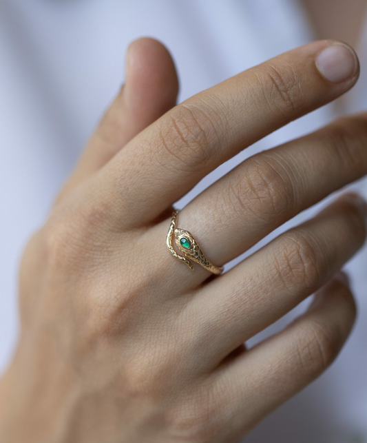 cobra emerald & diamond ring