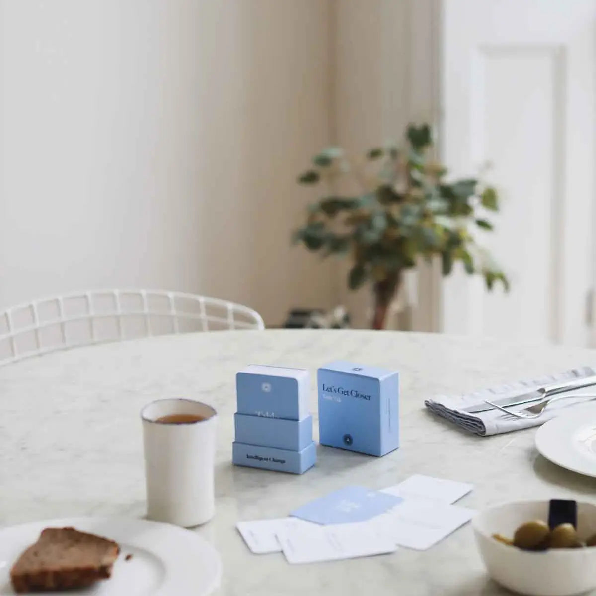 intelligent change / get closer question card game - table talk edition