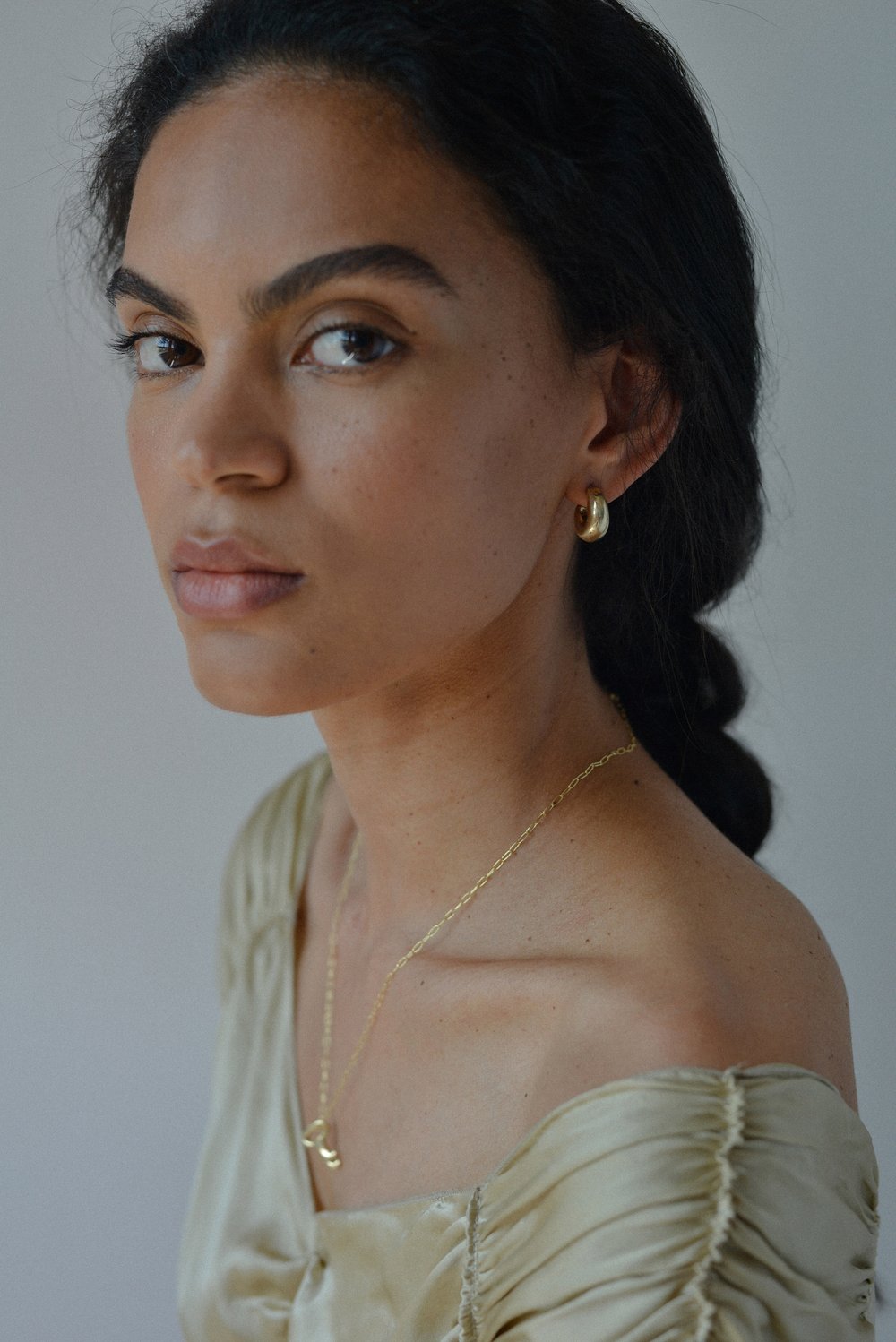 mezzaluna hoop earrings