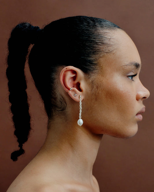 wwake / small pearl clover stitch stud earrings