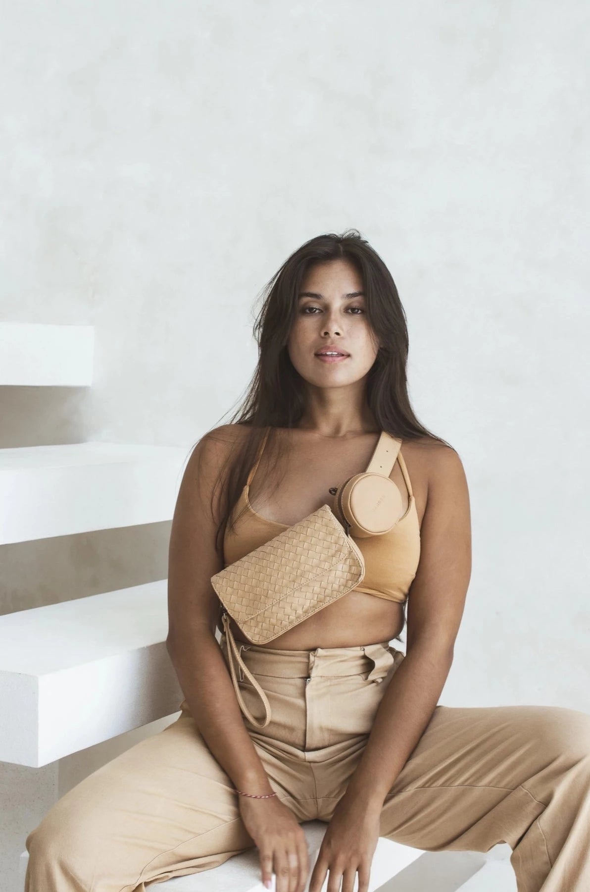 woven ziggy belt bag - sand