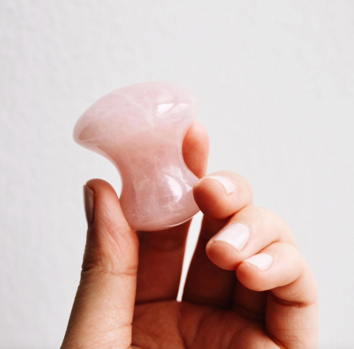 de-puffing rose quartz eye massage tool