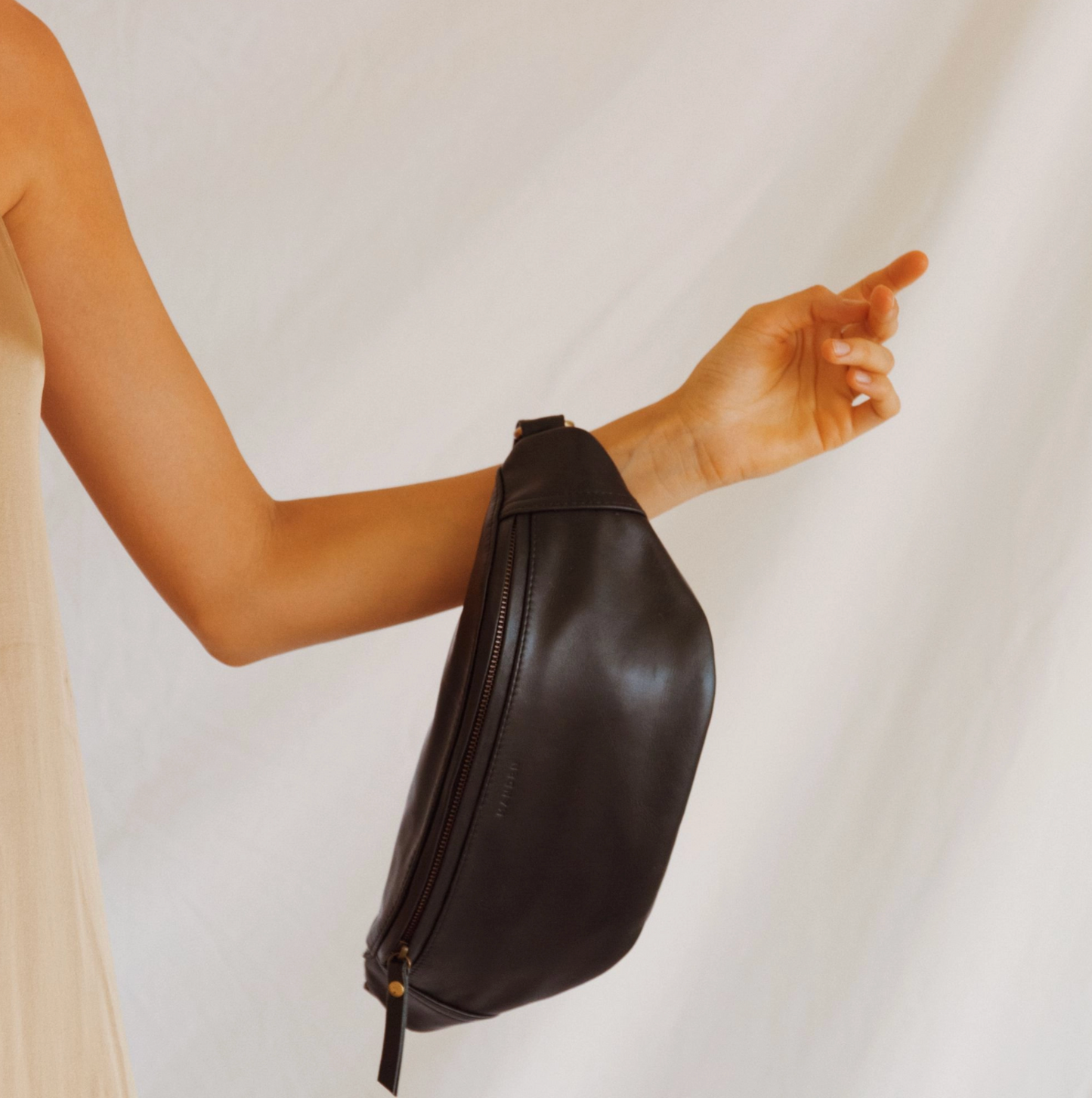 atlas fanny pack - black