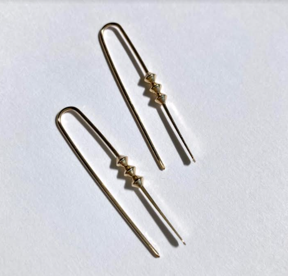 shannon len / earrings / horseshoe