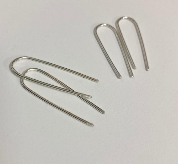 shannon len / earrings / horseshoe