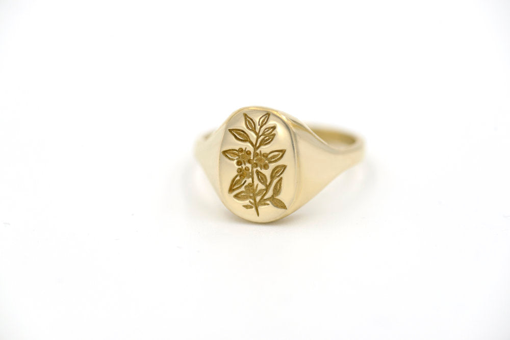 signet ring - tea leaf