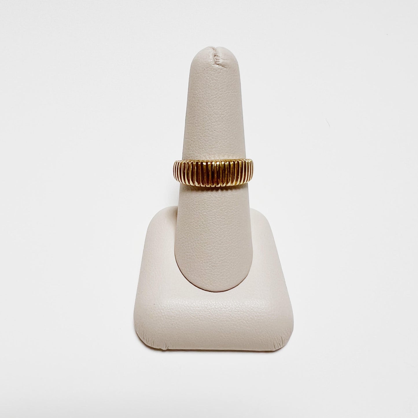 ribbed tapered dome ring band