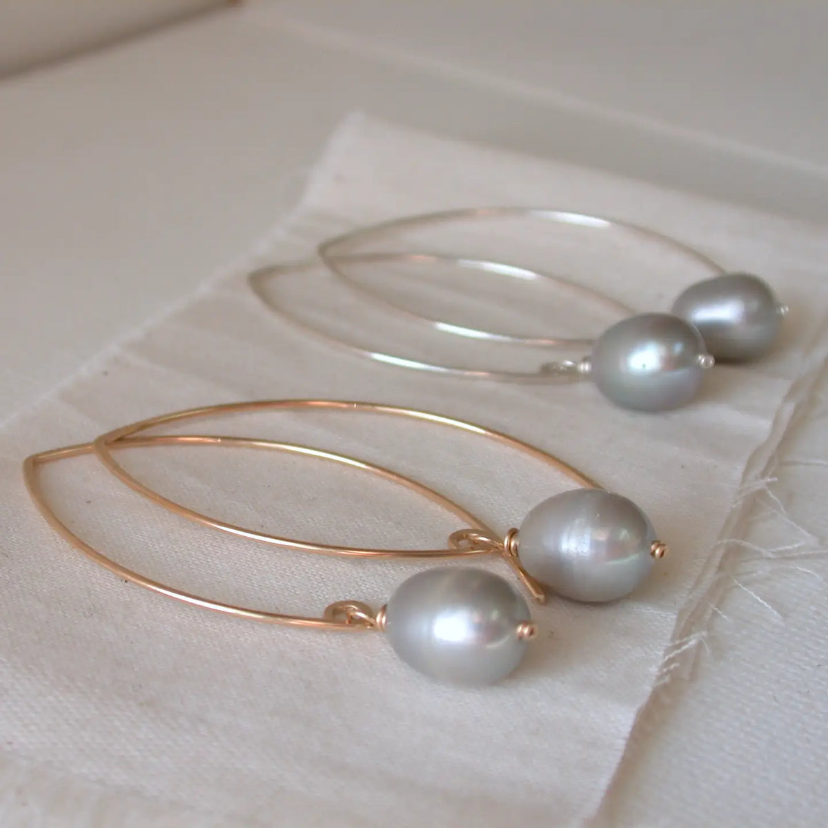 open marquise curving shape earrings - grey pearl