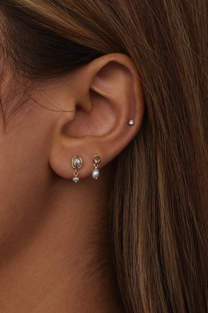 wwake / little ode pearl earrings